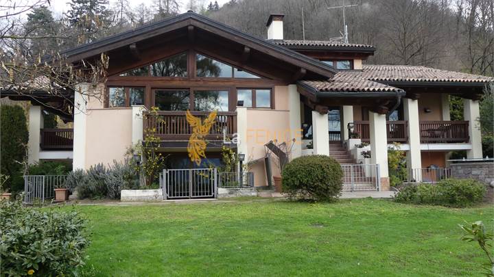 VILLA SINGOLA CON PARCO        COLLINA PERGINE V.