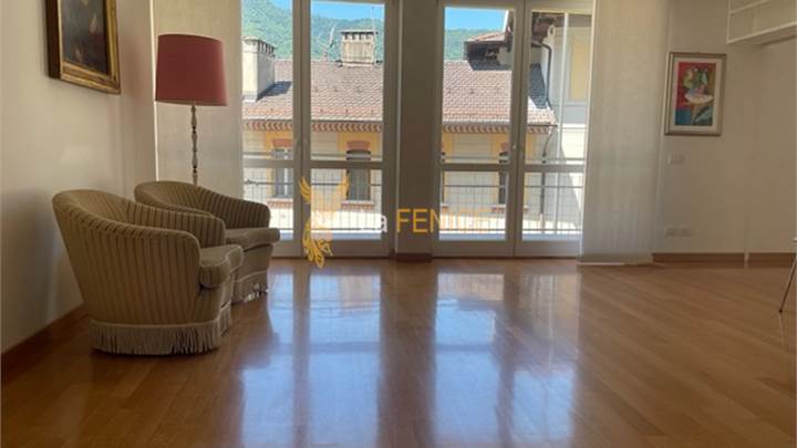 ELEGANTE APPARTAMENTO PIANO ALTO CON BALCONE