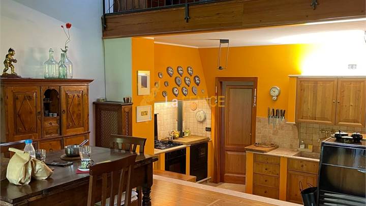 AMPIA PORZIONE DI CASA RISTRUTTURATA COGNOLA